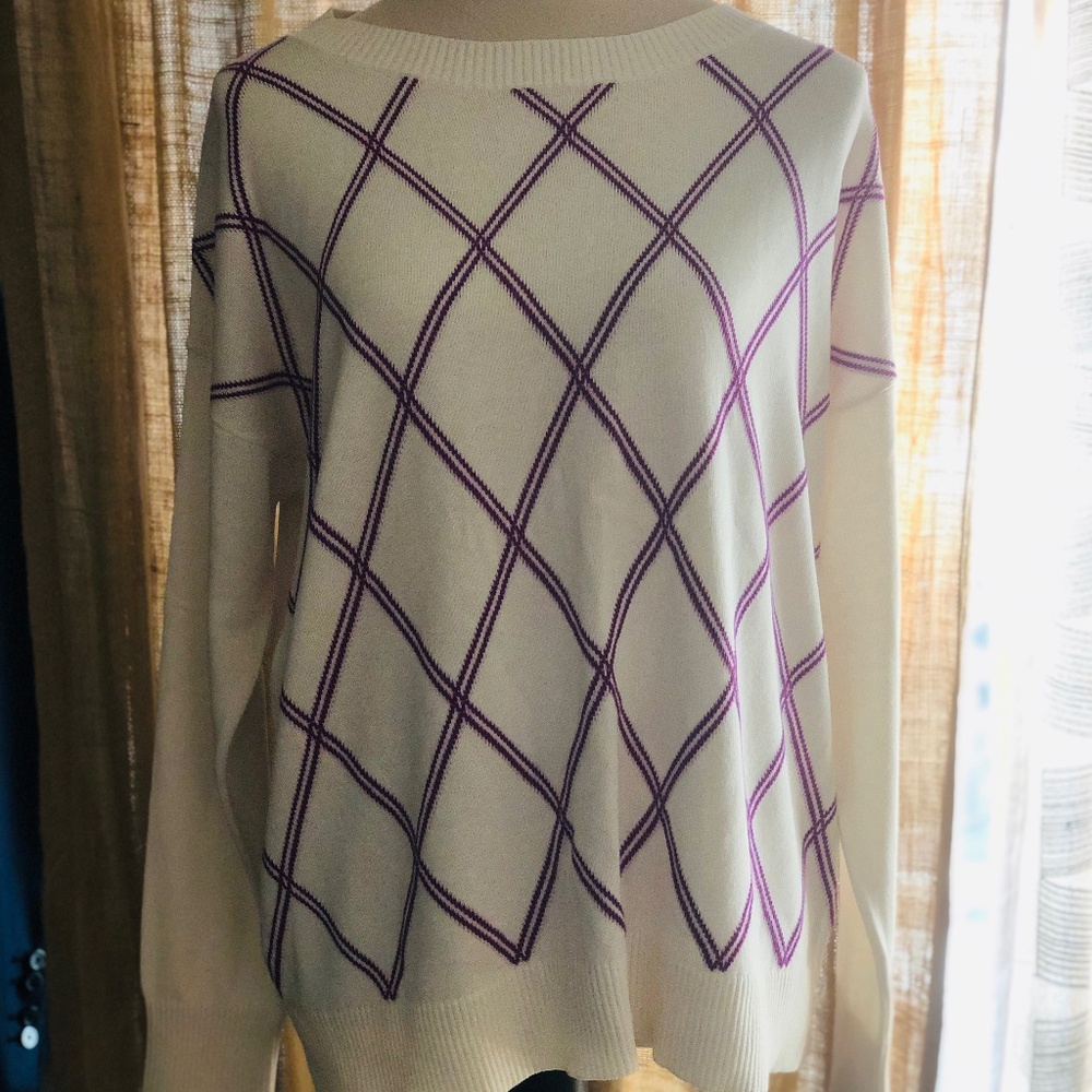 Banana Republic Creamy beige w/purple diamond pattern pullover sweater